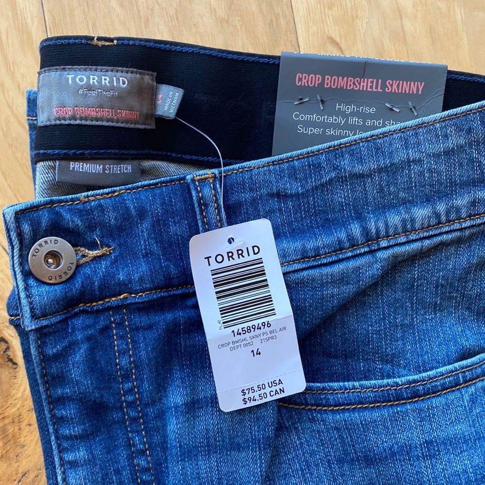 Torrid NWT Premium Stretch Crop Bombshell Skinny. Size 14.